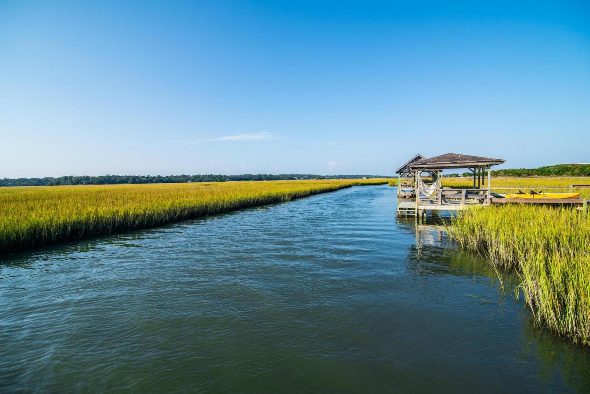 Ocean Breezes Historic Home With Creek Dock Полис-Айленд Экстерьер фото
